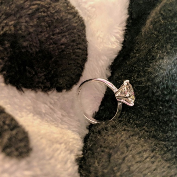 Ring - Picture 2 of 8